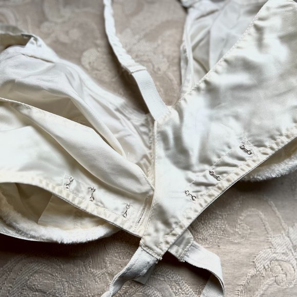Vintage Franco' by Graceform Minimizing Bra Hand Sewn with Velvet In White - Picture 14 of 16